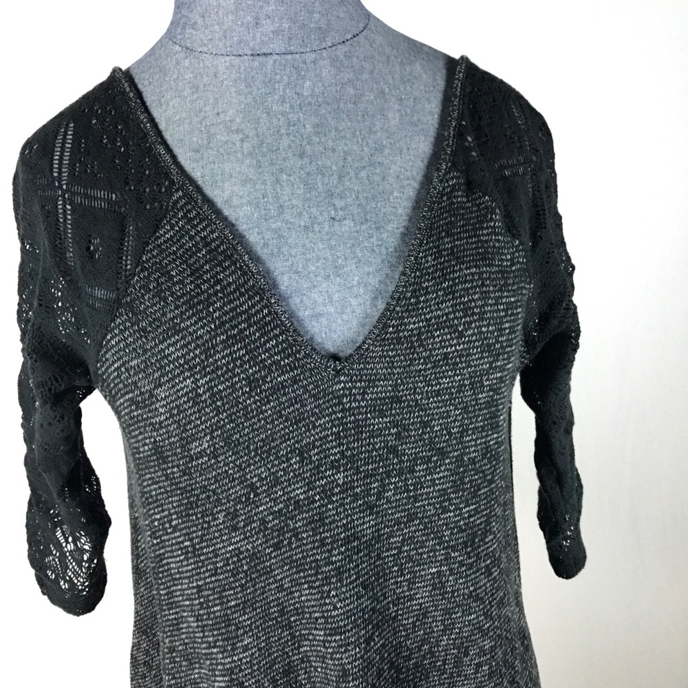 Hollister Women's Size XS Black & Grey Shirt Top B